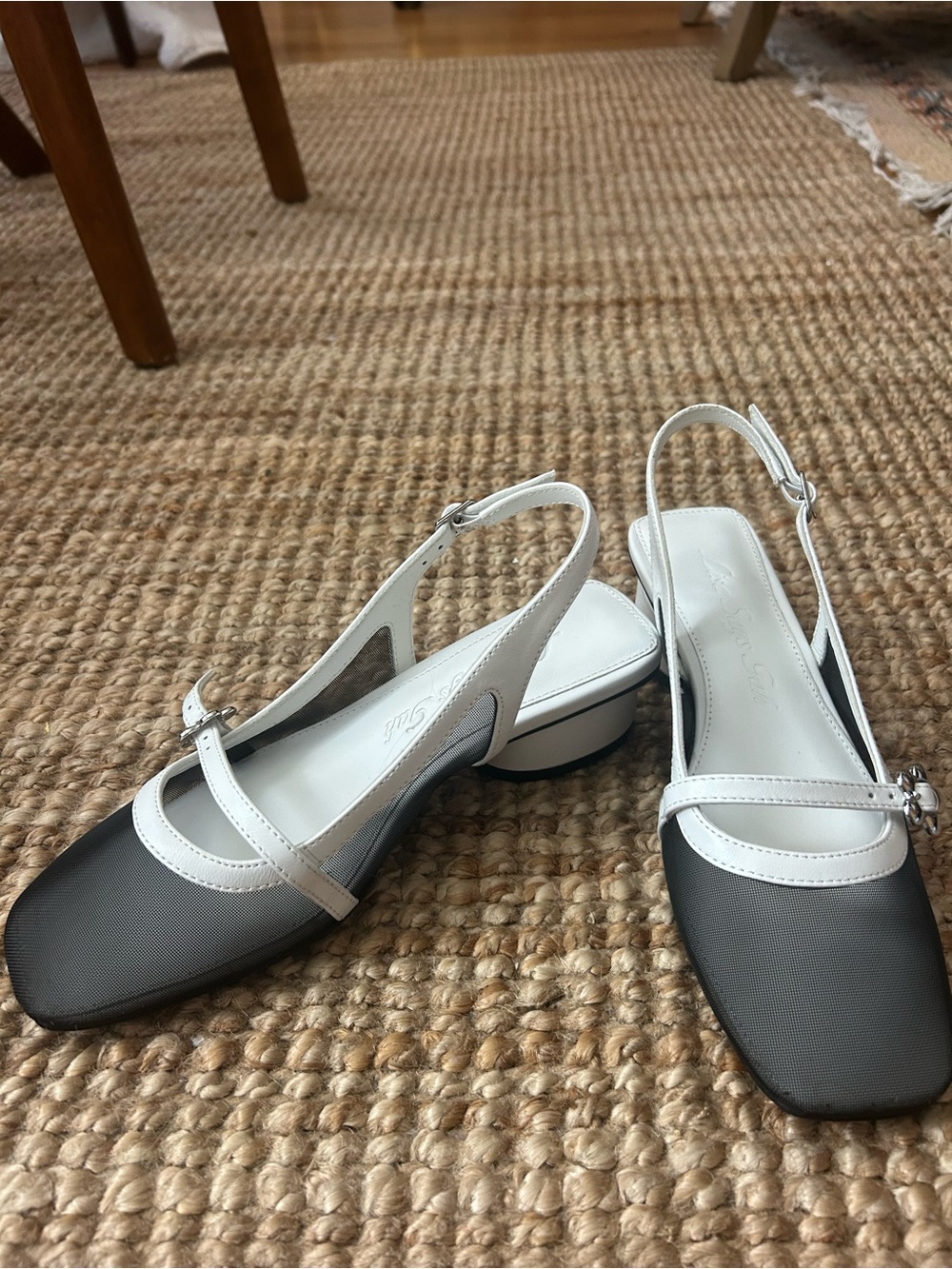 Lisa Says Gah Black Mesh and White Trim Slingback Pumps - Picture 3 of 5